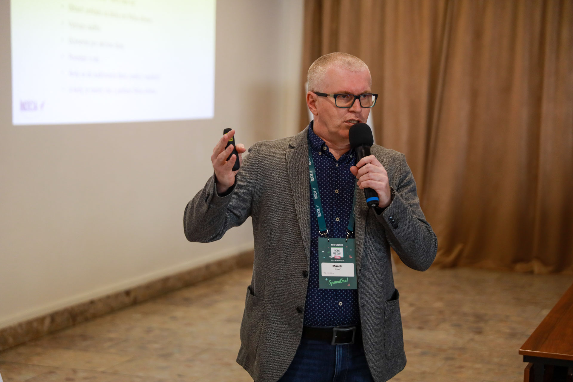 Marek Kmeť s prezentáciou "Menej je viac" a priblížením auditovania Pallas Athena na Konferencii Učíme pre život v Poprade 2024.