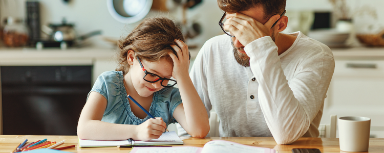 Prečo domáce úlohy vnímame ako záťaž pre deti aj rodičov?