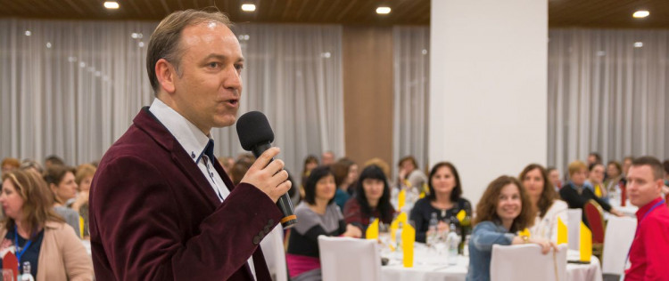 Školy sa môžu zmeniť na záujmové centrá, kde budú partie detí robiť zmysluplné veci