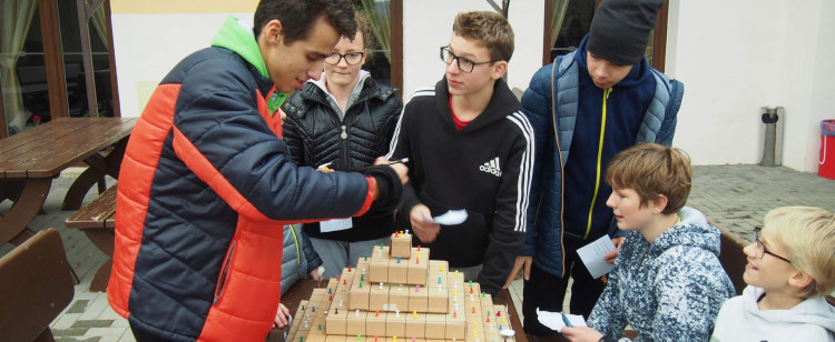 Zapojte žiakov do súťaží P-MATu a získajte poukážku na kurzy Indície