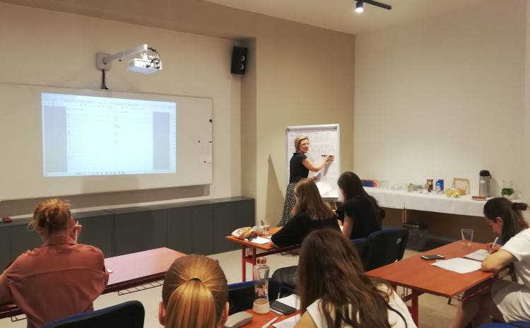 Comenia Script® - 4/2023 - ONLINE